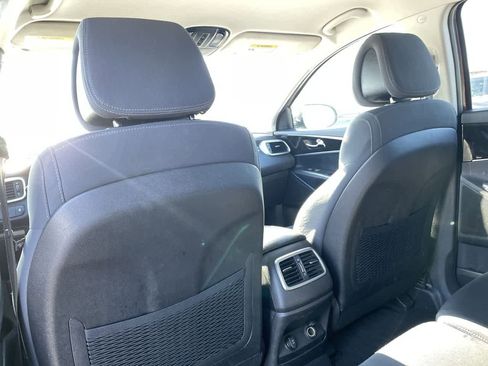 Used 2016 Kia Sorento LX w/ LX Convenience Package image 20