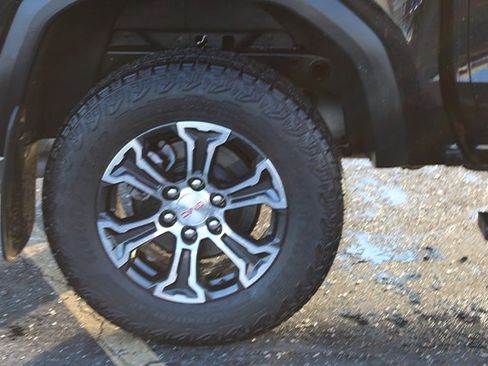 Used 2024 GMC Canyon AT4 w/ AT4 Premium Package image 8