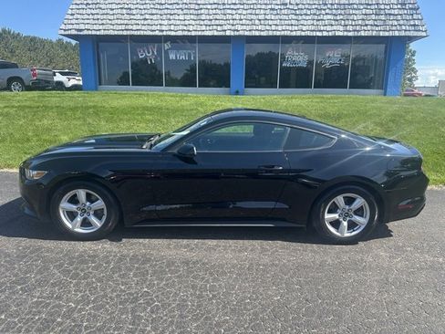 Used 2017 Ford Mustang Coupe image 3
