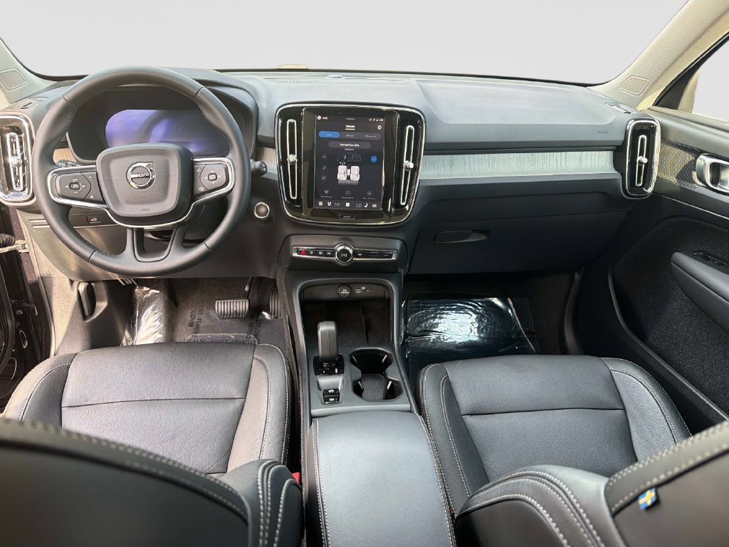 Used 2025 Volvo XC40 B5 Core AWD/4WD image 17