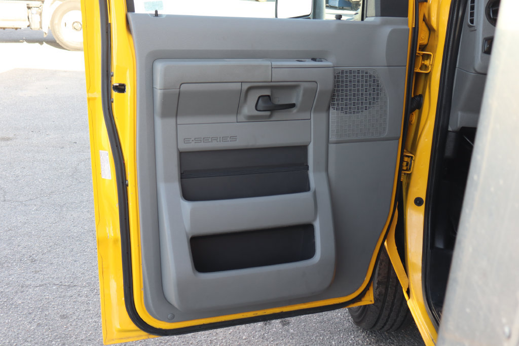 Used 2022 Ford E-350 and Econoline 350 Super Duty RWD image 15