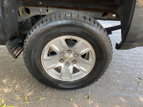 Used 2018 Chevrolet Silverado 1500 LT AWD/4WD image 19