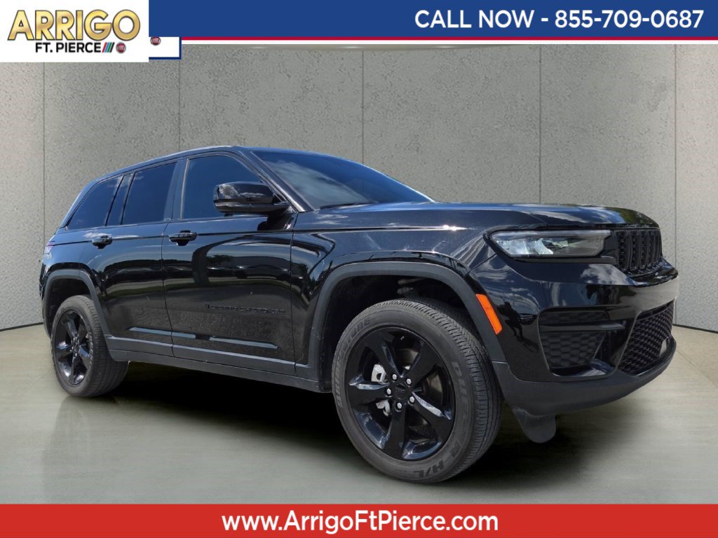 Used 2025 Jeep Grand Cherokee Altitude AWD/4WD image 1