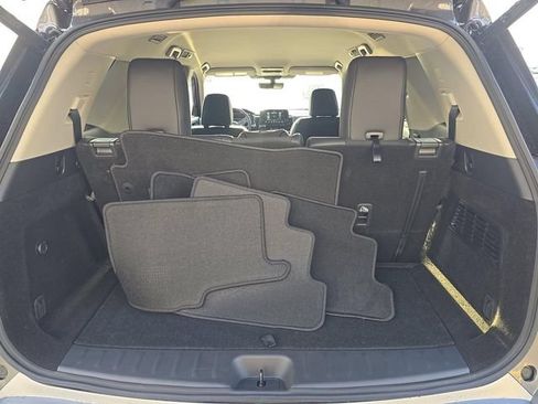 Certified 2025 Nissan Pathfinder SL FWD image 2
