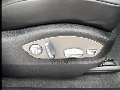 Used 2024 Porsche Macan Turbo AWD/4WD image 32