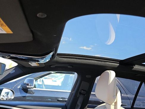 Used 2025 Mercedes-Benz GLC 300 4MATIC image 11