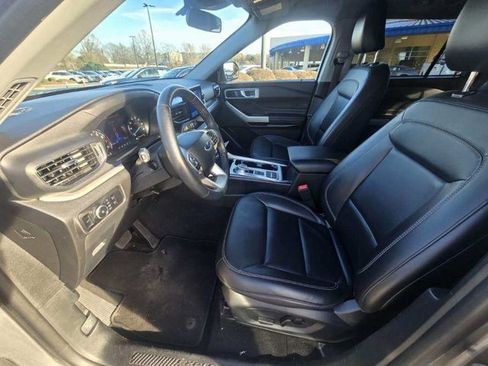 Used 2024 Ford Explorer XLT w/ Equipment Group 202A image 9