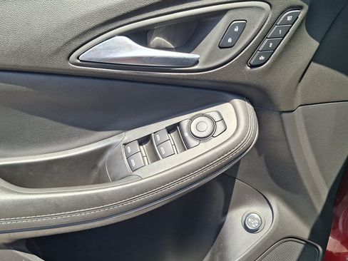 Used 2022 Buick Encore GX Essence w/ Sport Touring Package FWD image 17