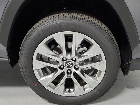 Certified 2025 Toyota RAV4 XLE Premium FWD image 5