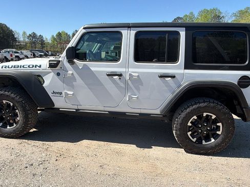 Used 2025 Jeep Wrangler Unlimited Rubicon 4xe w/ Convenience Group image 11