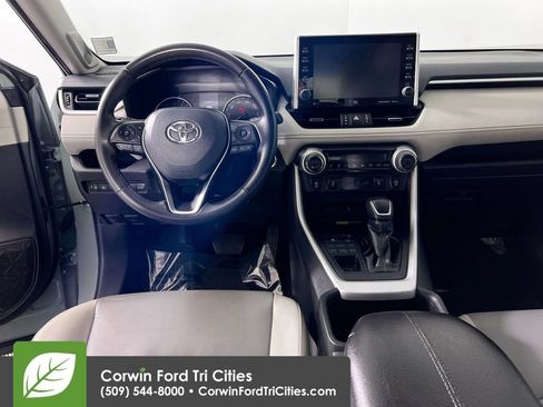 Used 2022 Toyota RAV4 XLE Premium AWD/4WD image 27
