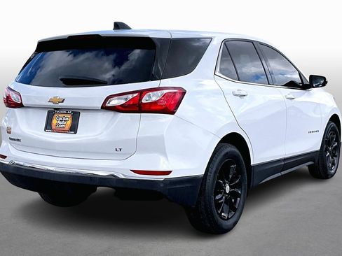 Used 2018 Chevrolet Equinox LT image 2