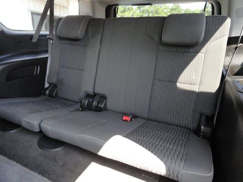 Used 2016 Chevrolet Suburban LS RWD image 9