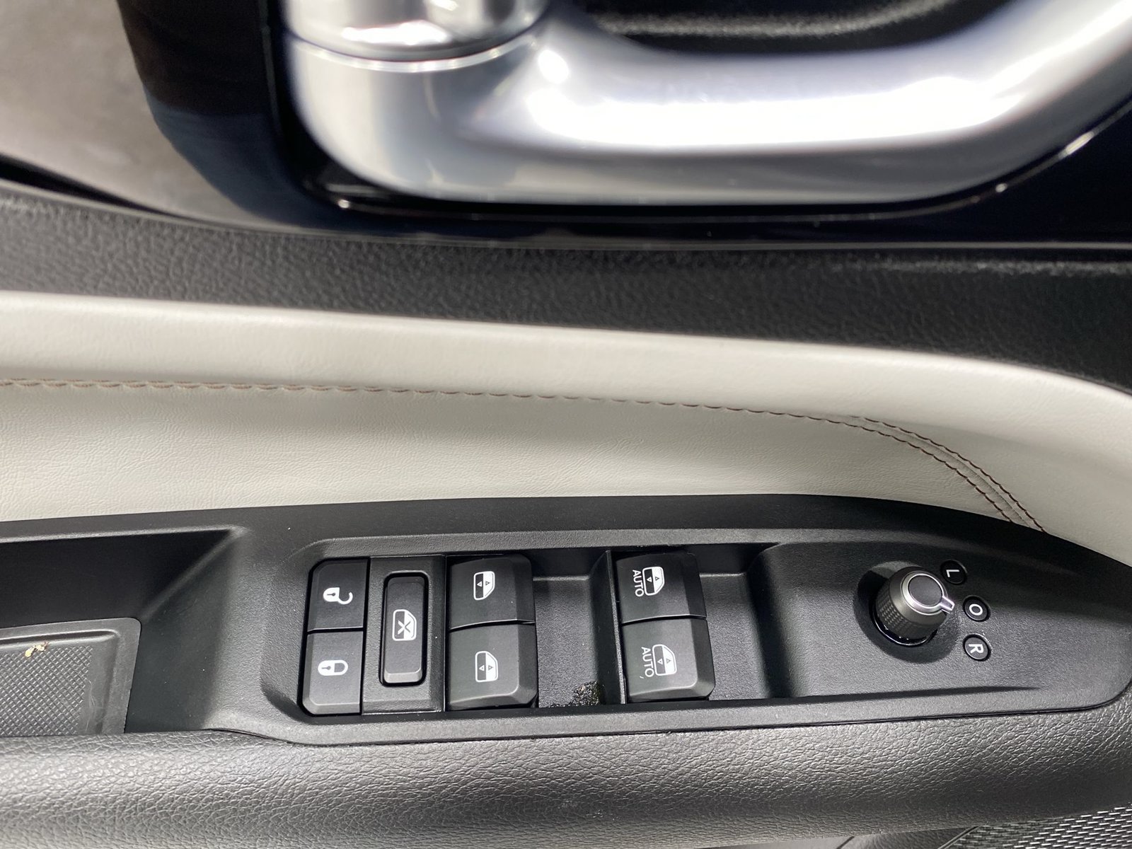 Used 2025 Jeep Compass Limited AWD/4WD image 13