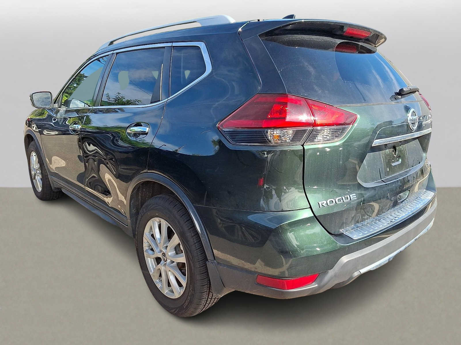 Used 2018 Nissan Rogue SV w/ Premium Package AWD/4WD image 4