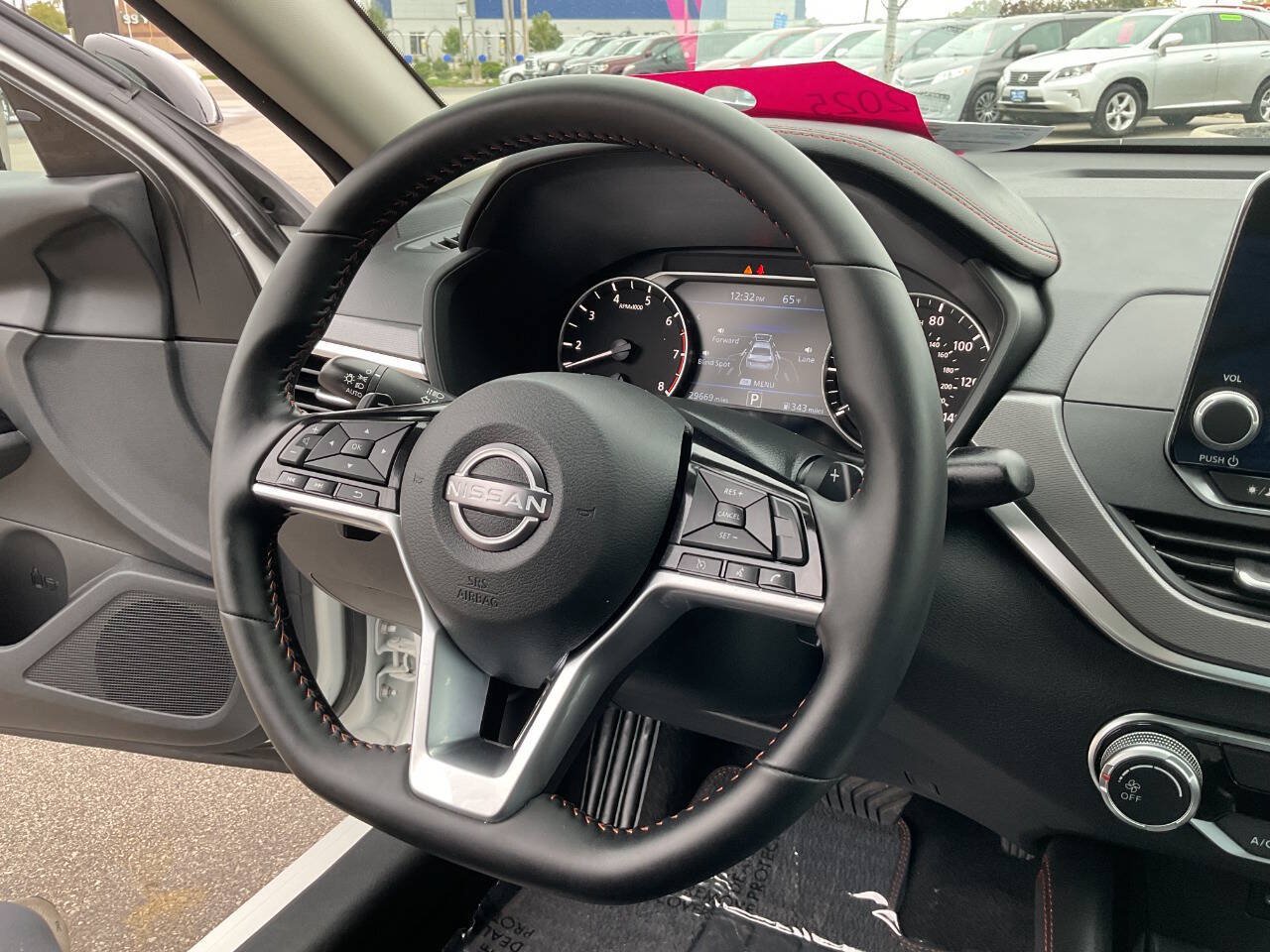 Used 2025 Nissan Altima 2.5 SR FWD image 19