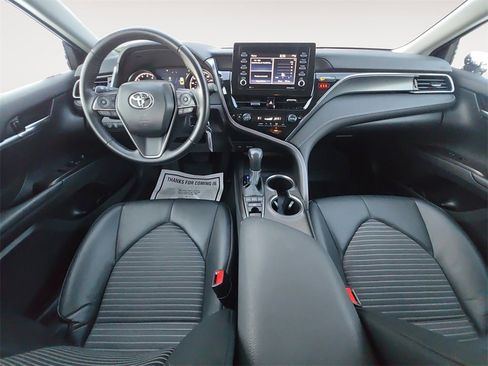 Used 2024 Toyota Camry SE image 10