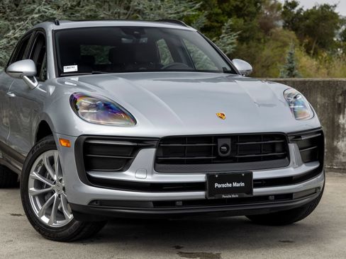 Certified 2026 Porsche Macan AWD/4WD image 9