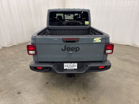 New 2025 Jeep Gladiator Sport image 25