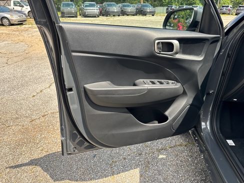 Used 2026 Hyundai Venue SE FWD image 11
