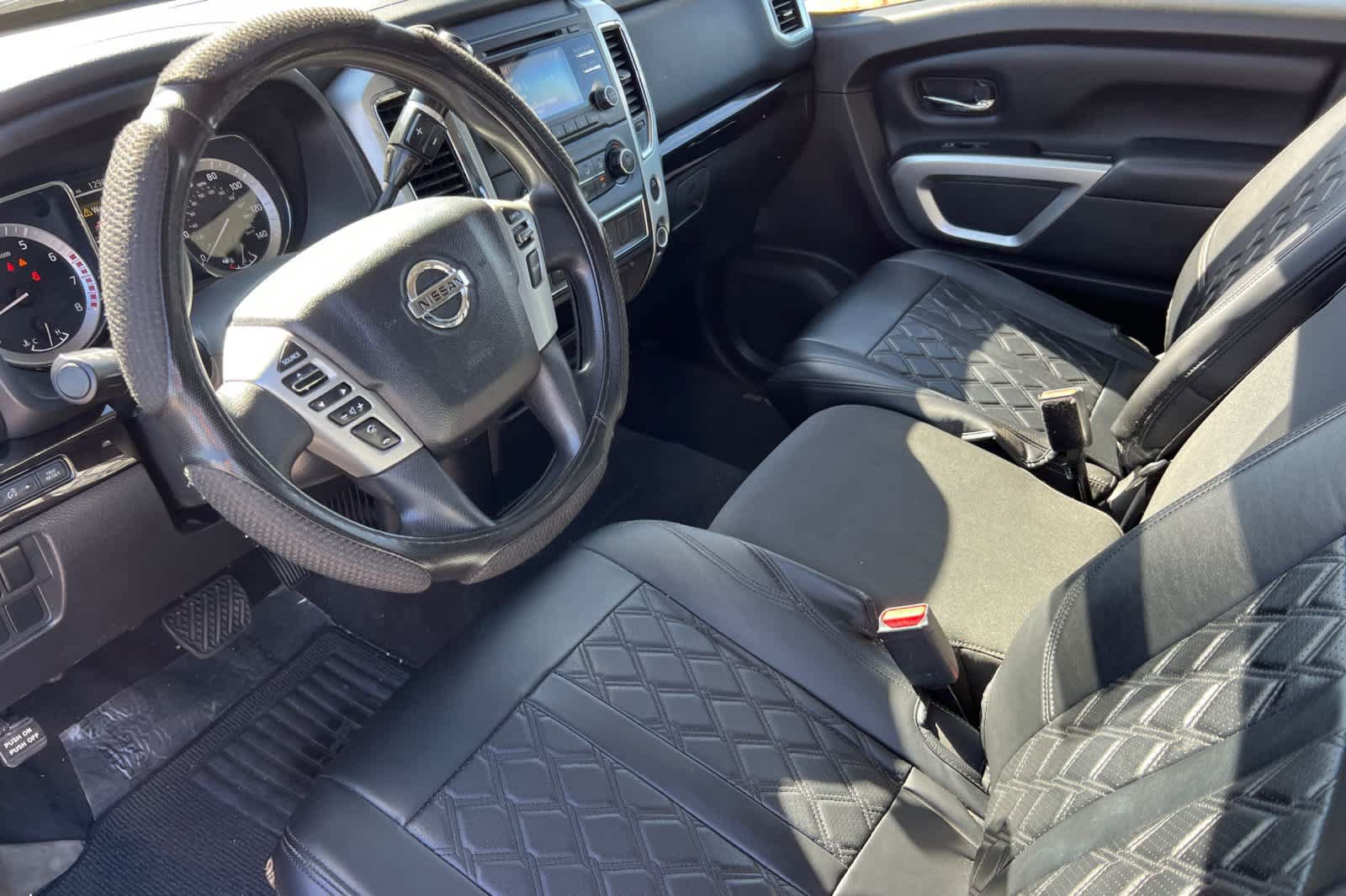 Used 2017 Nissan Titan SV AWD/4WD image 9