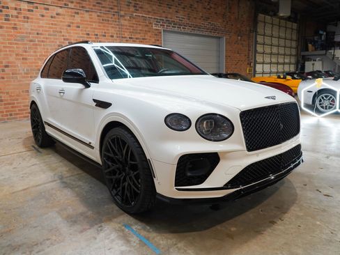 Used 2022 Bentley Bentayga AWD/4WD image 3