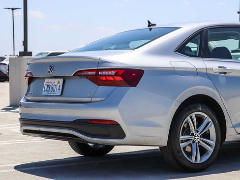 Certified 2024 Volkswagen Jetta SE FWD image 9