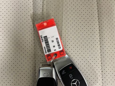 Certified 2025 Mercedes-Benz GLE 450e 4MATIC image 27