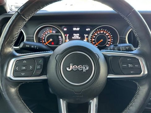 Used 2018 Jeep Wrangler Unlimited Sahara image 27