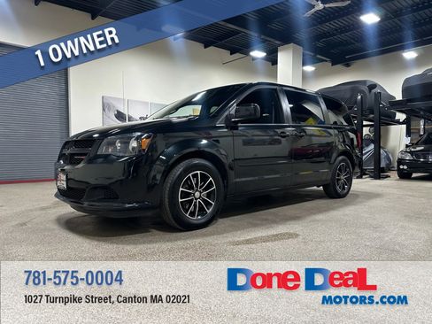 Used 2017 Dodge Grand Caravan SE image 1