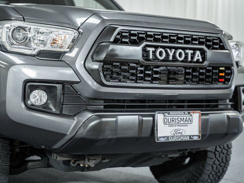 Used 2017 Toyota Tacoma TRD Off-Road image 10