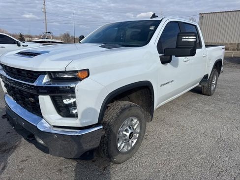 Used 2020 Chevrolet Silverado 2500 LT w/ Convenience Package image 3