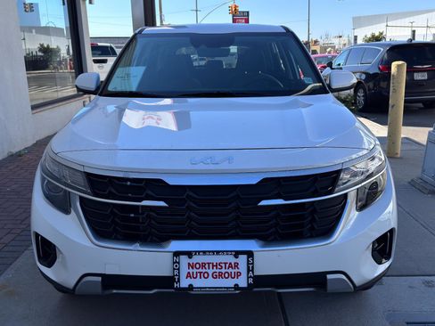 Used 2024 Kia Seltos LX image 2