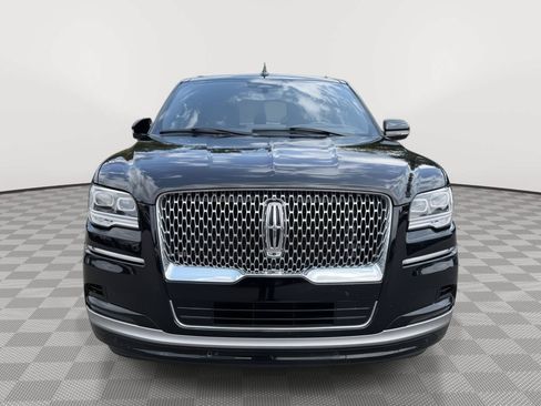 Used 2024 Lincoln Navigator Reserve AWD/4WD image 2
