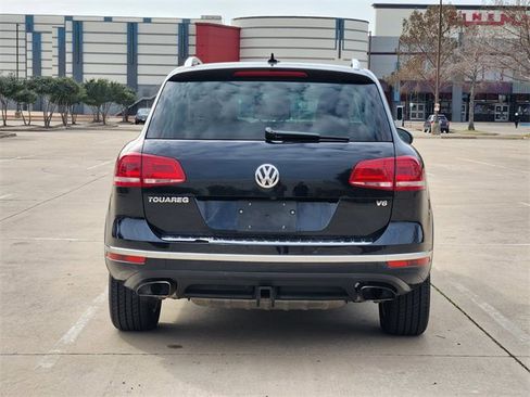 Used 2016 Volkswagen Touareg Sport image 6