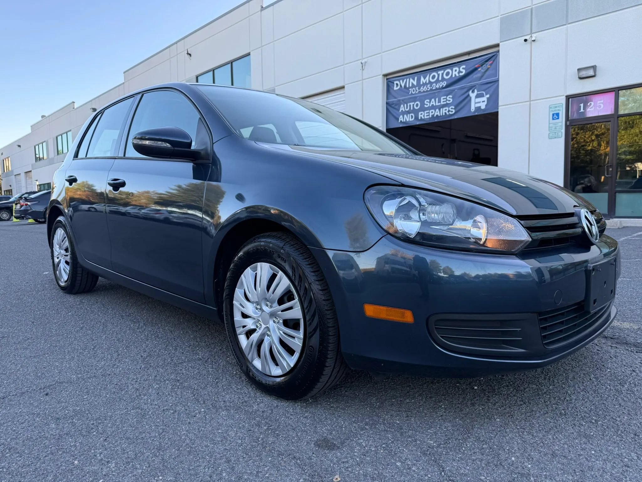 Used 2013 Volkswagen Golf 4-Door FWD image 2