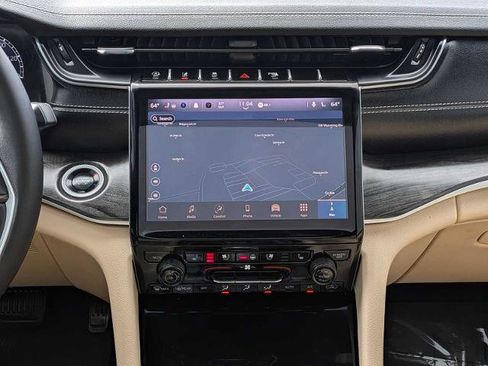 Used 2025 Jeep Grand Cherokee Limited w/ Luxury Tech Group II image 26