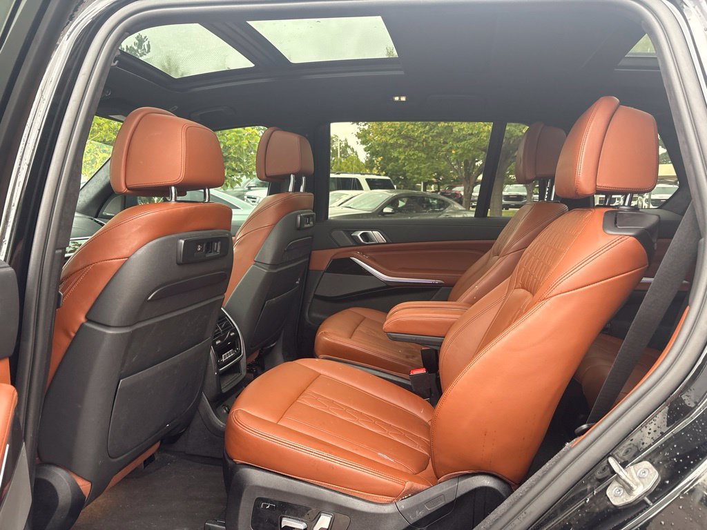 Used 2021 BMW X7 M50i AWD/4WD image 17