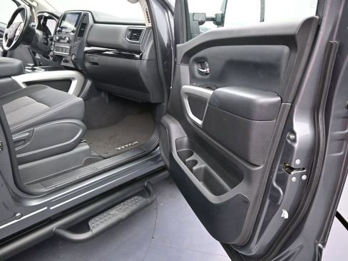 Used 2024 Nissan Titan SV w/ SV Convenience Package image 8