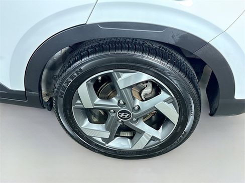 Certified 2024 Hyundai Venue SEL image 34