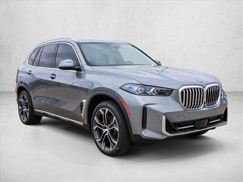 Used 2026 BMW X5 xDrive40i AWD/4WD image 3