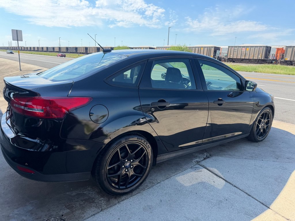 Used 2018 Ford Focus S FWD image 12