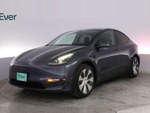 Used 2023 Tesla Model Y Long Range AWD/4WD image 2