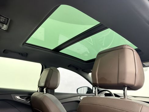 Used 2023 Audi Q4 e-tron Premium Plus w/ Premium Plus image 15