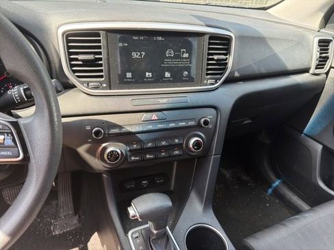 Used 2020 Kia Sportage LX image 8