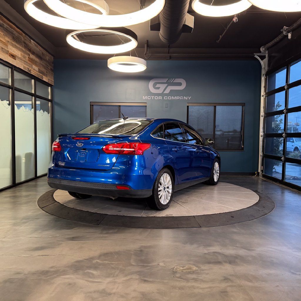 Used 2018 Ford Focus Titanium w/ Titanium Technology Package FWD image 3