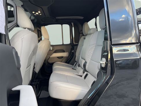 Used 2023 Jeep Gladiator Overland image 25