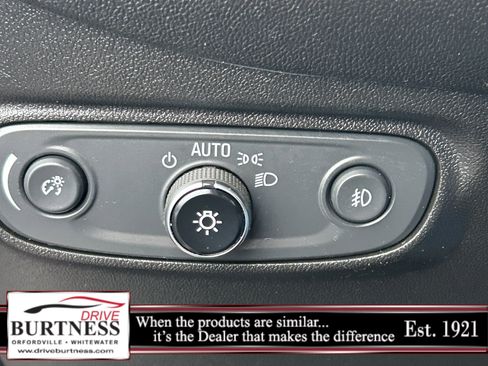 Used 2021 Chevrolet Equinox LT image 2