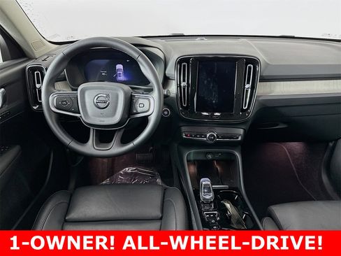 Used 2025 Volvo XC40 B5 Plus image 23