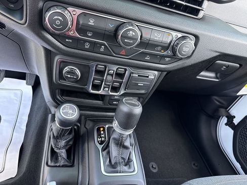 New 2026 Jeep Gladiator Sport image 18